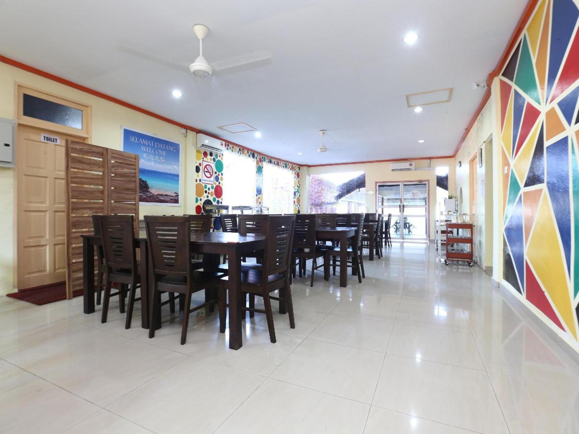 Super Oyo 89640 Hotel Pelangi Marang Exterior foto